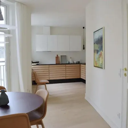 Beautifully Interior Designed Flat In The Heart Of Apartment *